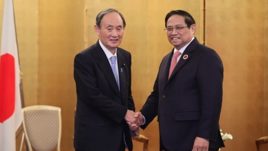 Government chief meets former Japanese PM